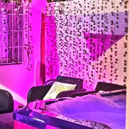 Chic Jacuzzi Y Playa Apartment